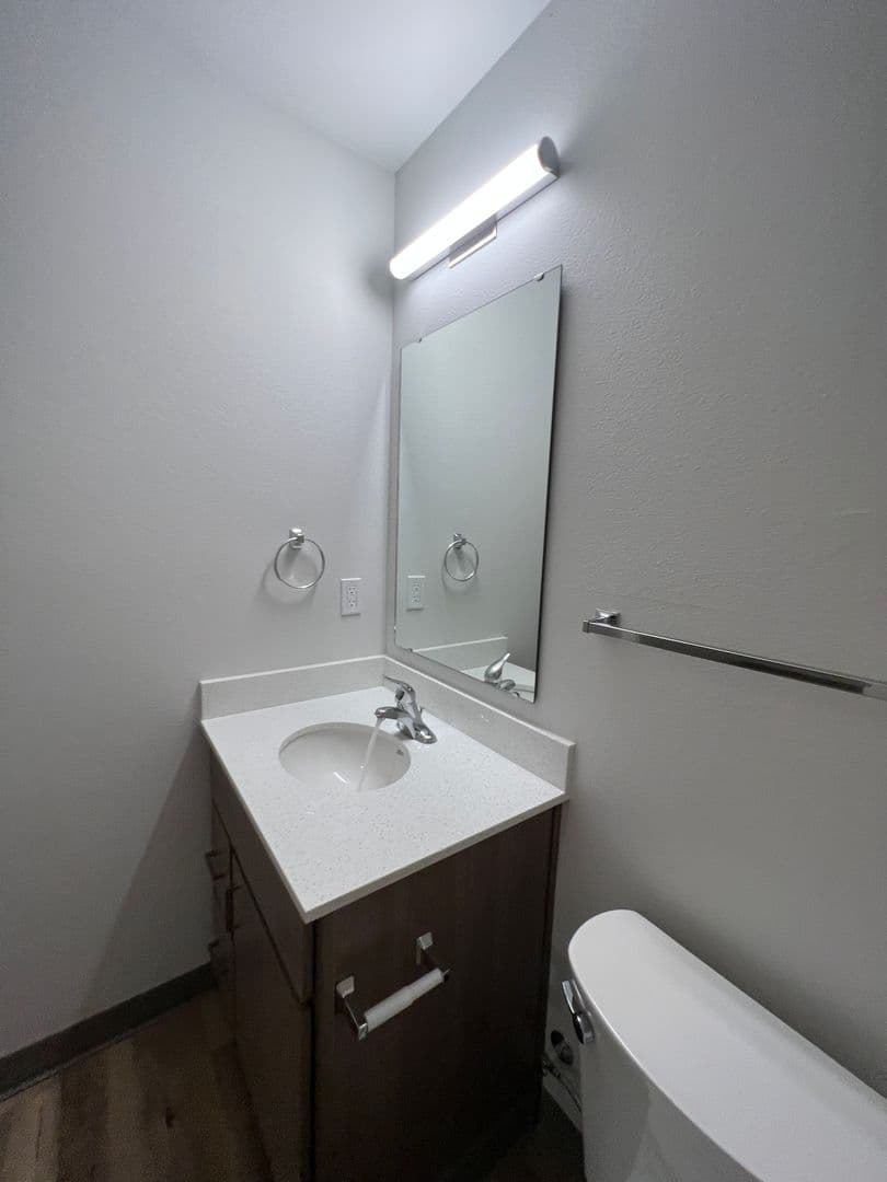Springfield Apartment: 1866 5th Street