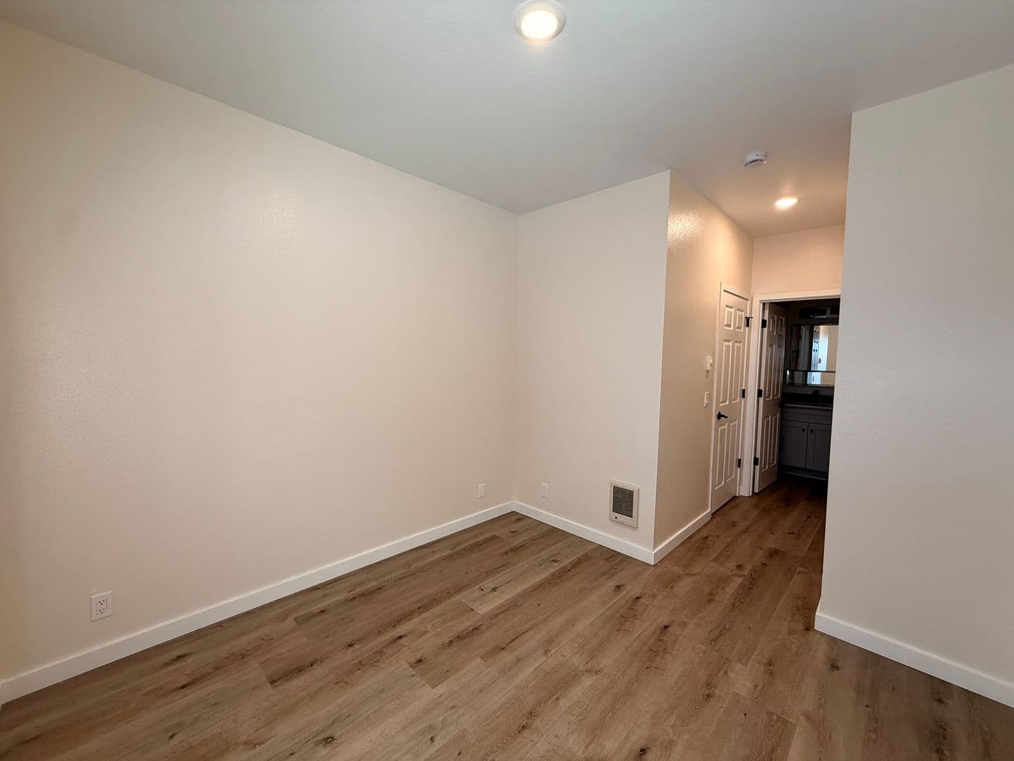 Springfield Apartment: 387 S 58th Street