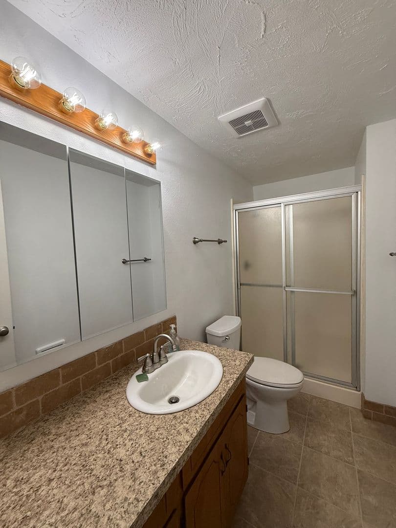 Eugene Apartment: 595 Mar Loop