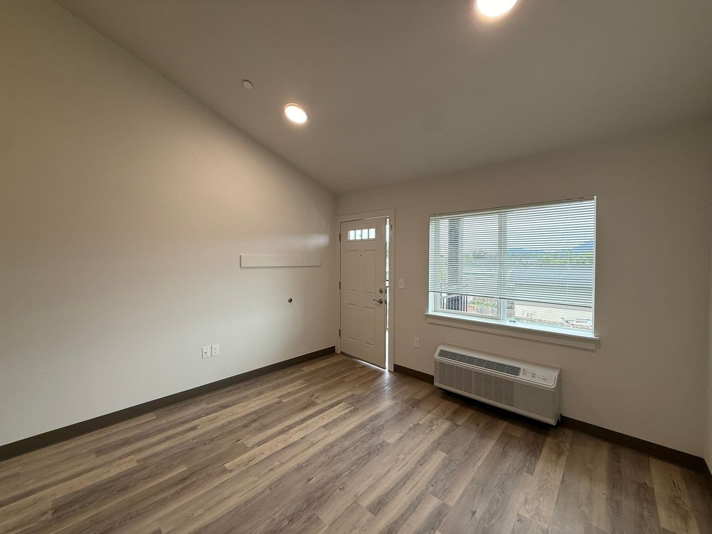 Springfield Apartment: 1888 5th Street