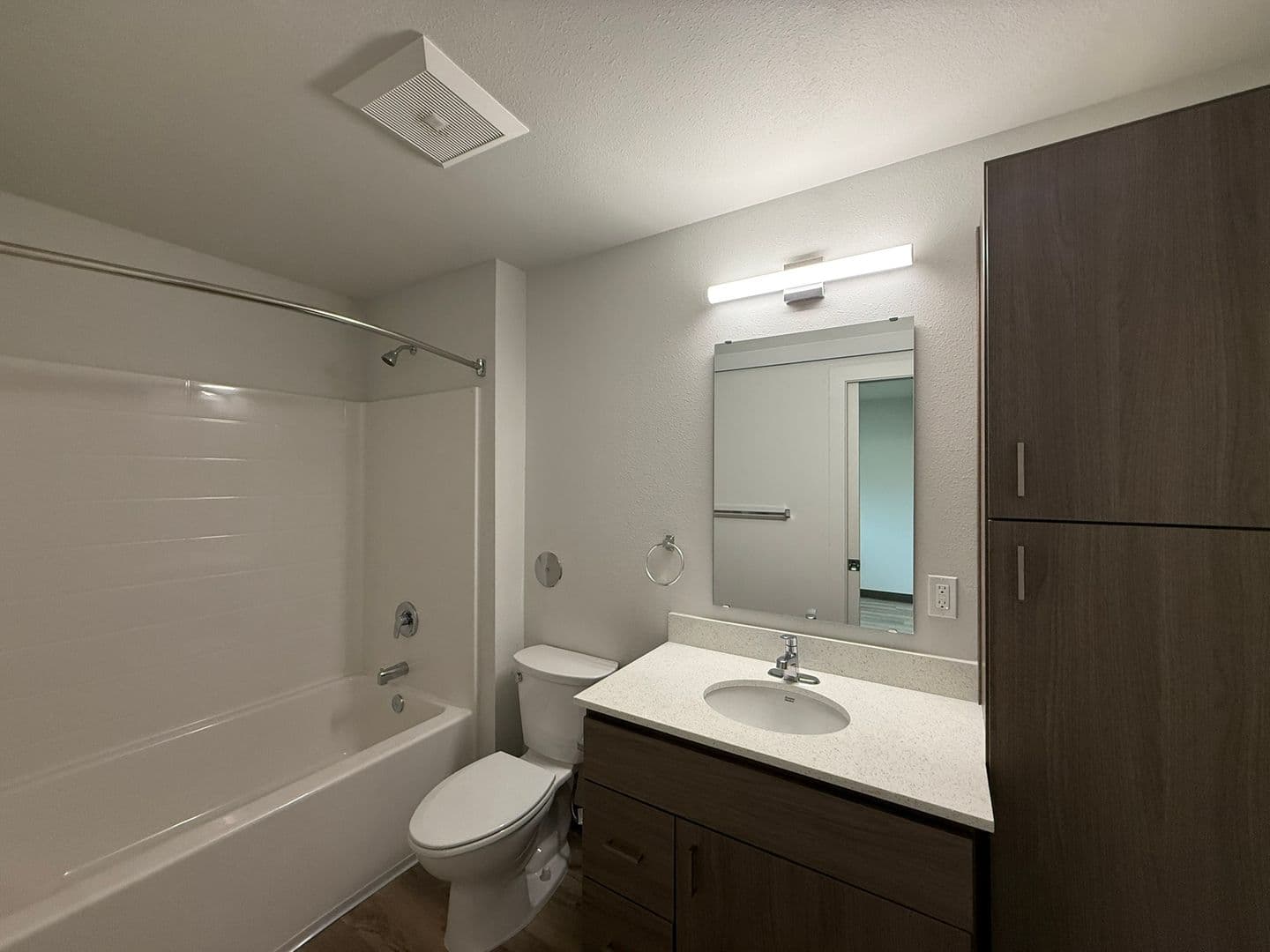 Springfield Apartment: 1888 5th Street