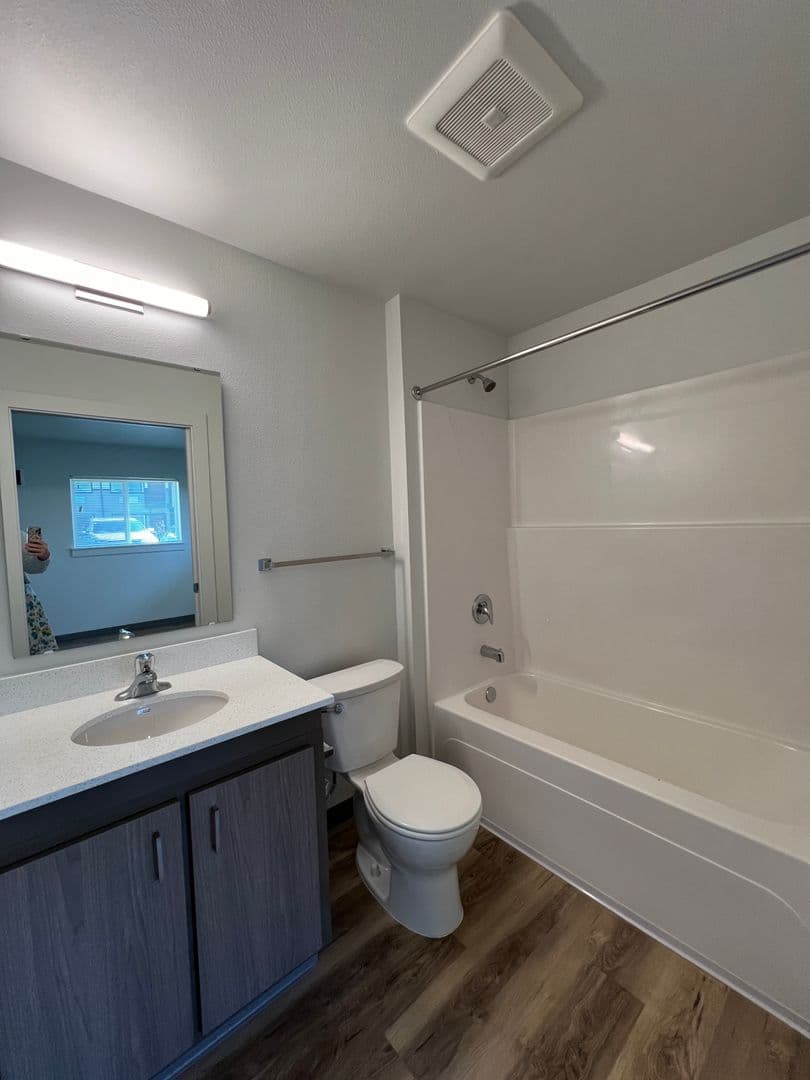 Springfield Apartment: 1866 5th Street