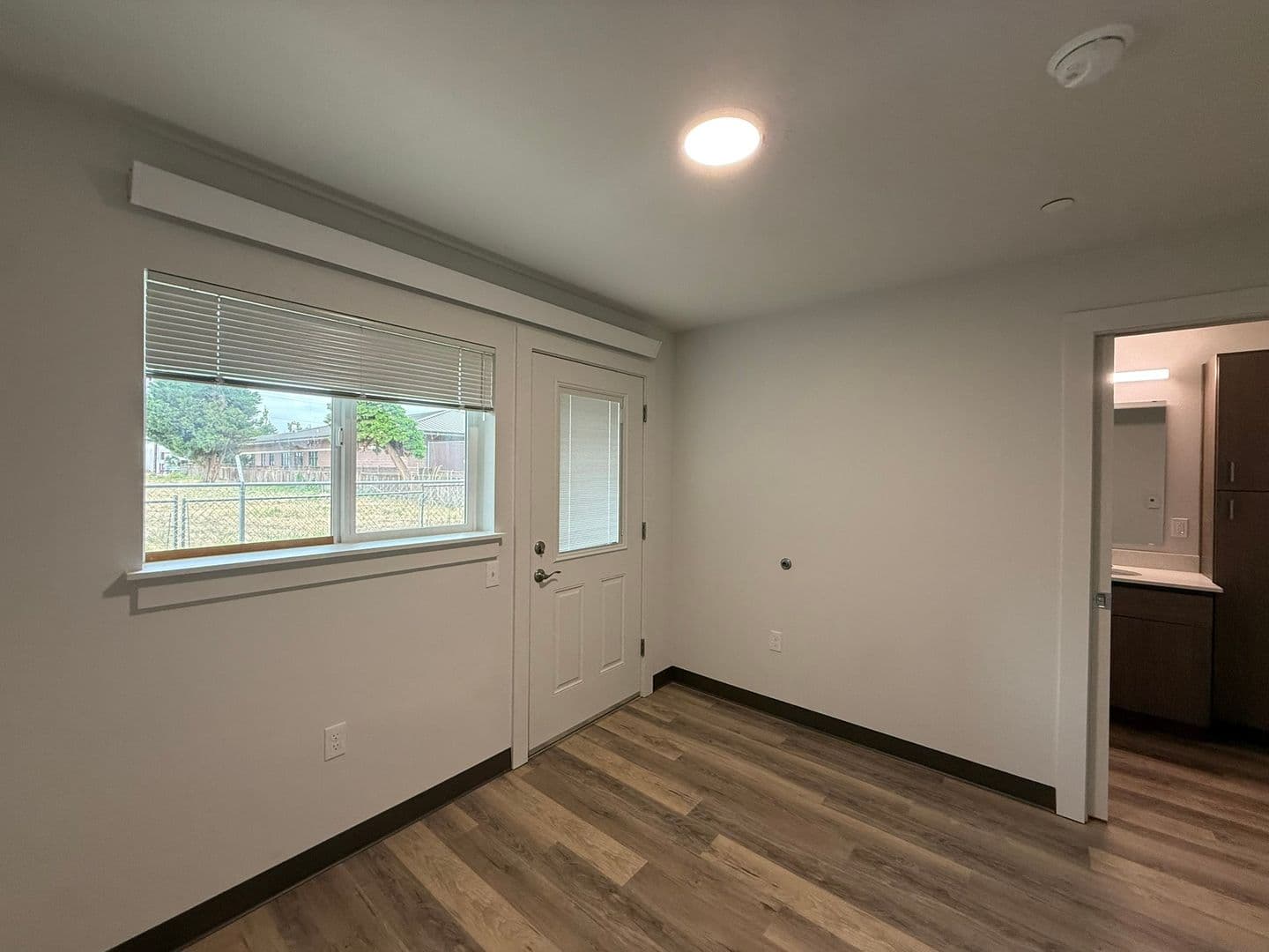 Springfield Apartment: 1888 5th Street