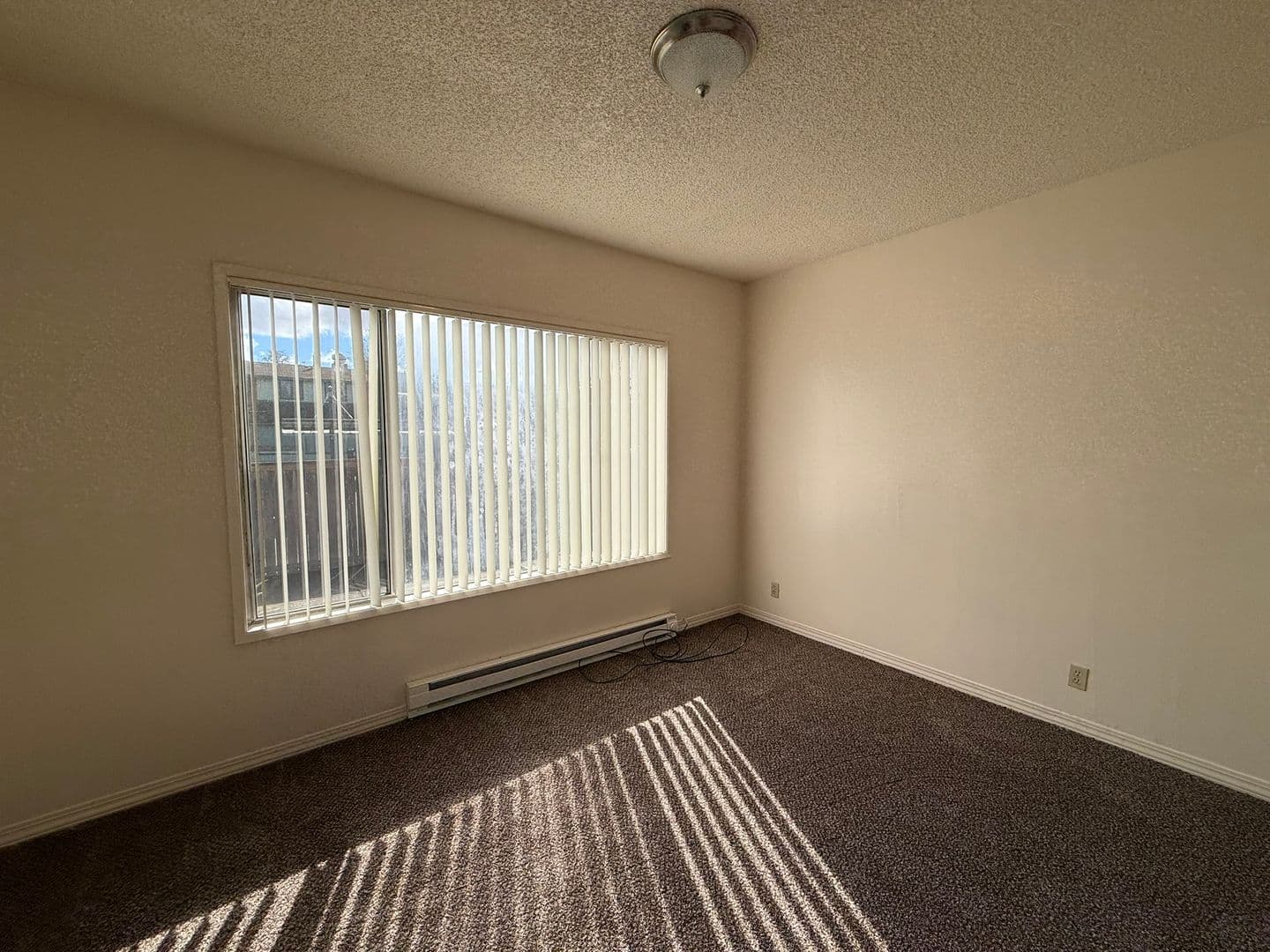 Eugene Apartment: 771 W 7th Ave