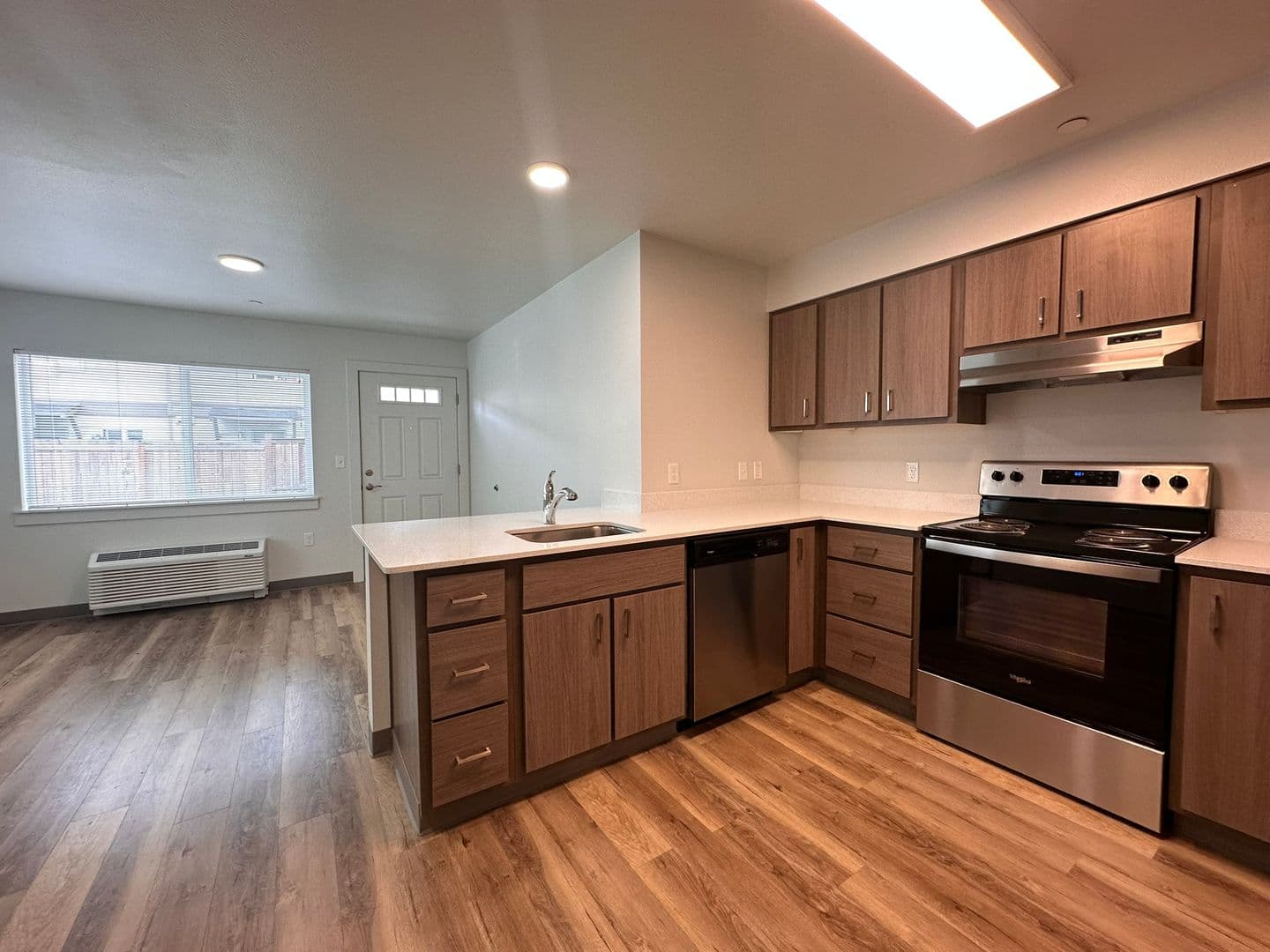 Springfield Apartment: 1866 5th Street