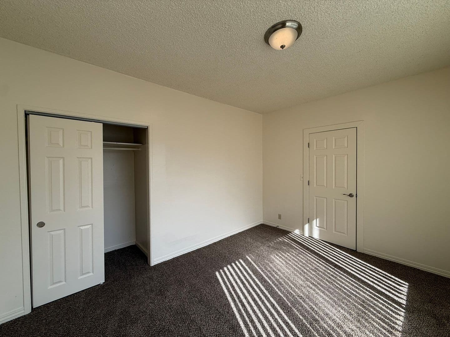 Eugene Apartment: 771 W 7th Ave