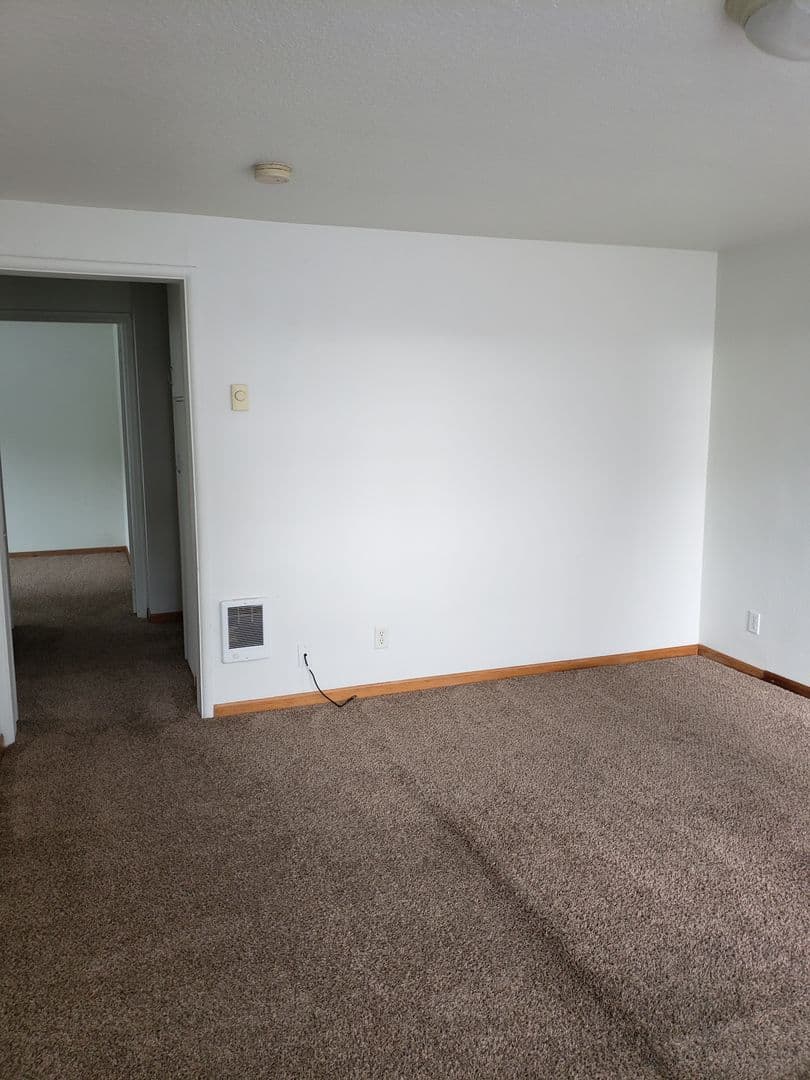 Eugene Apartment: 1706 1/2 W. 6th