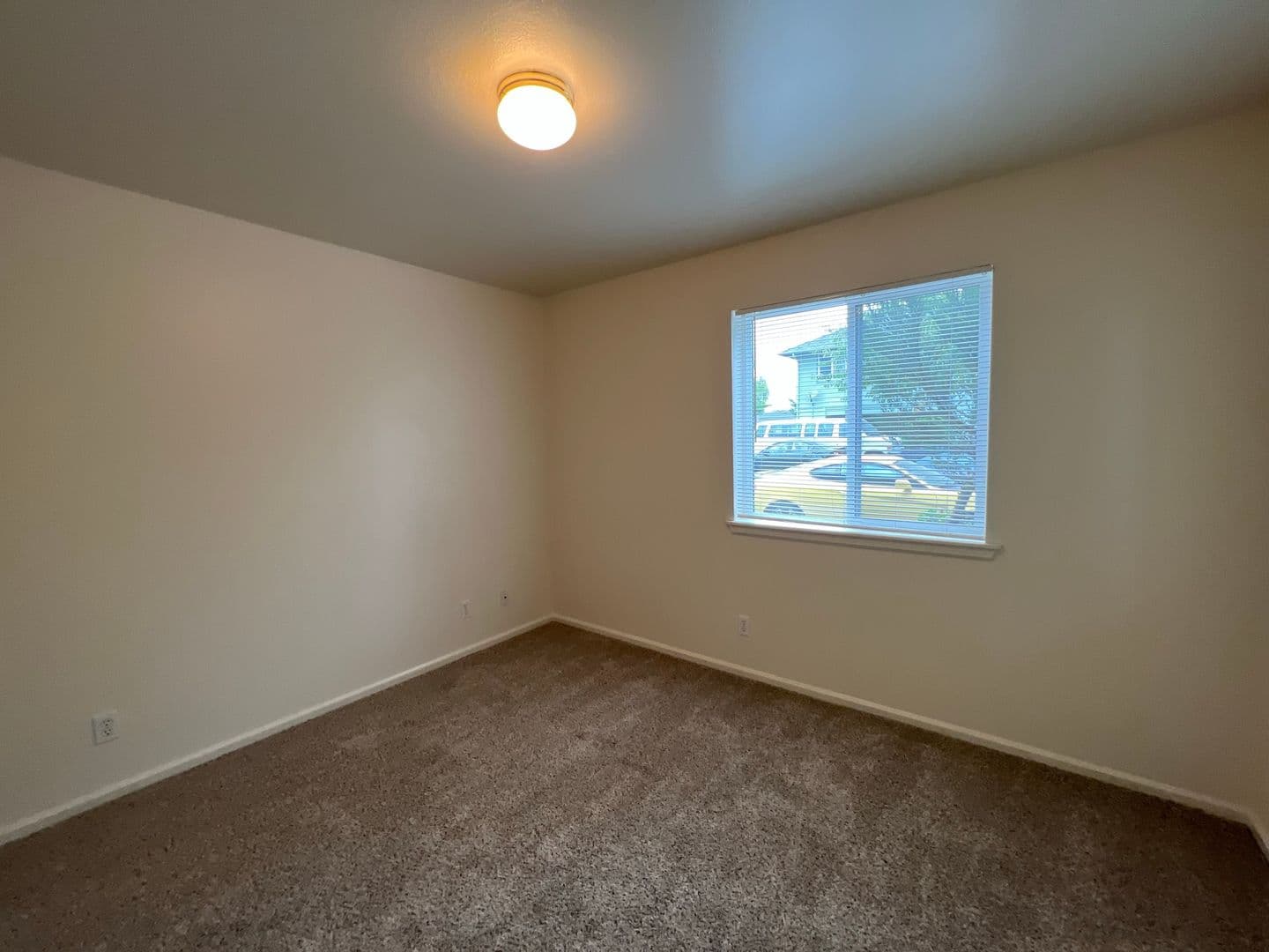 Eugene Apartment: 1622 W Broadway