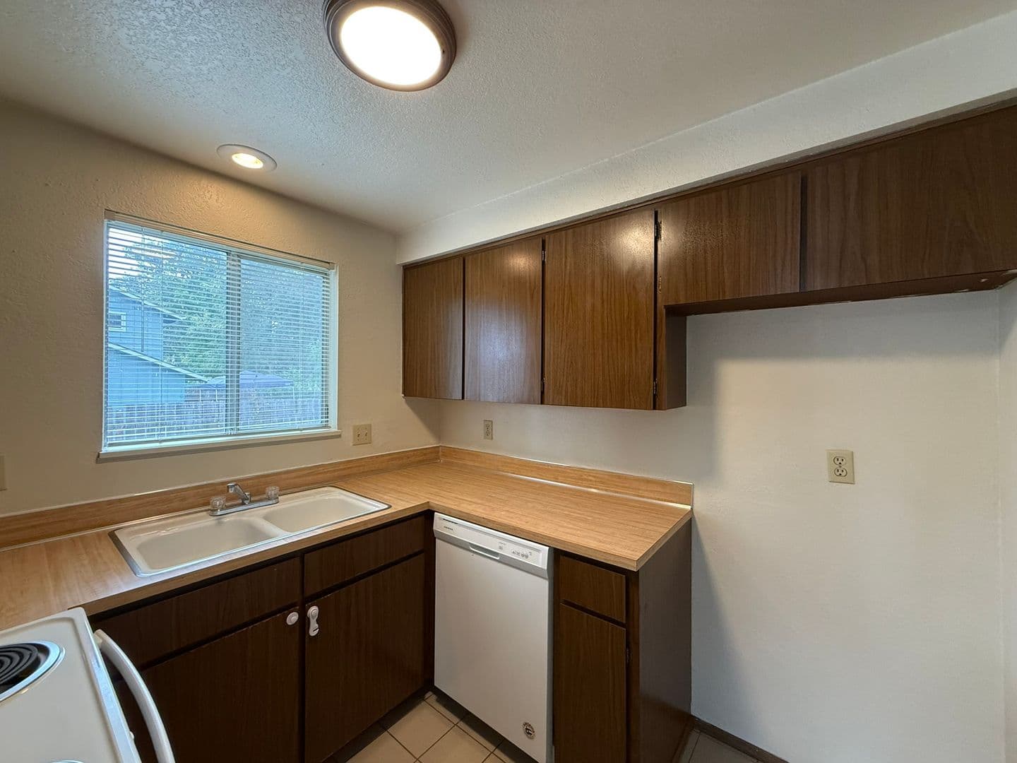 Veneta Apartment: 25116 Cheney Drive