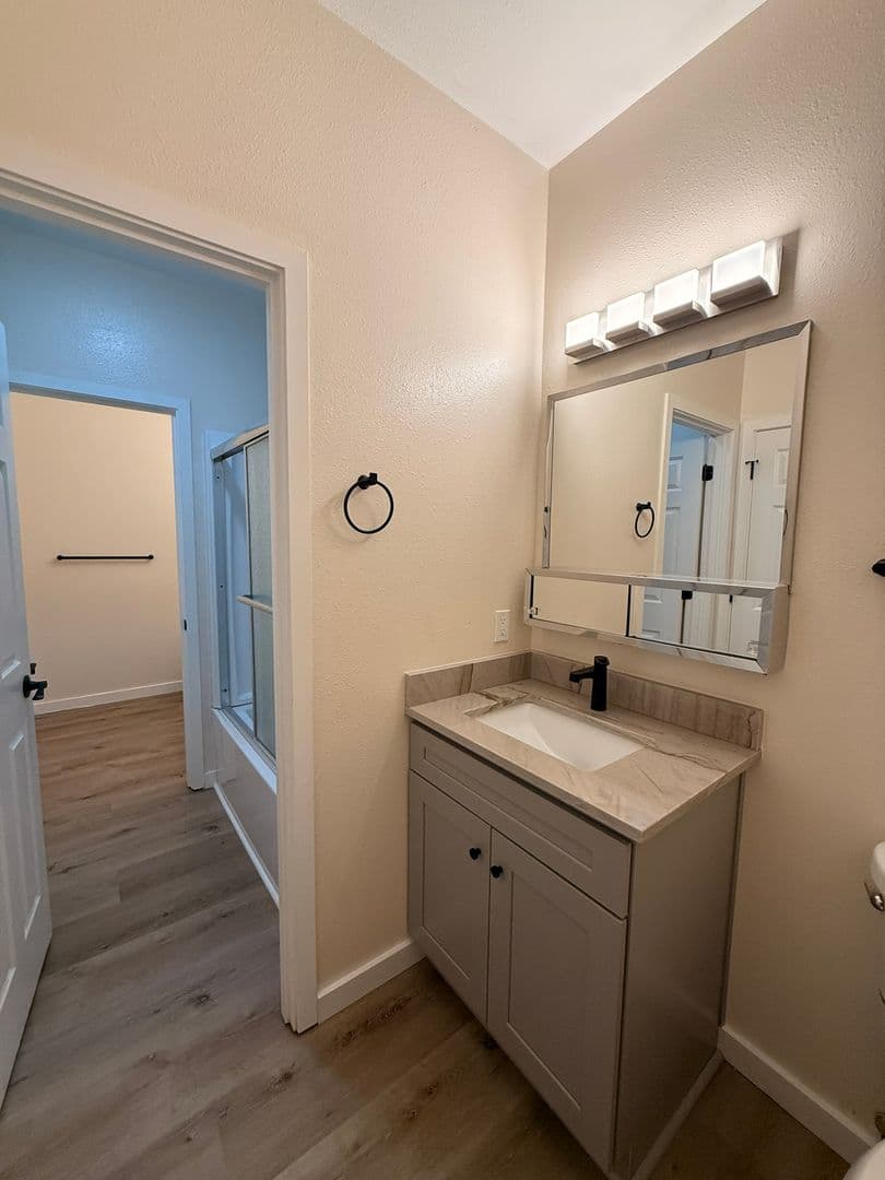 Springfield Apartment: 387 S 58th Street