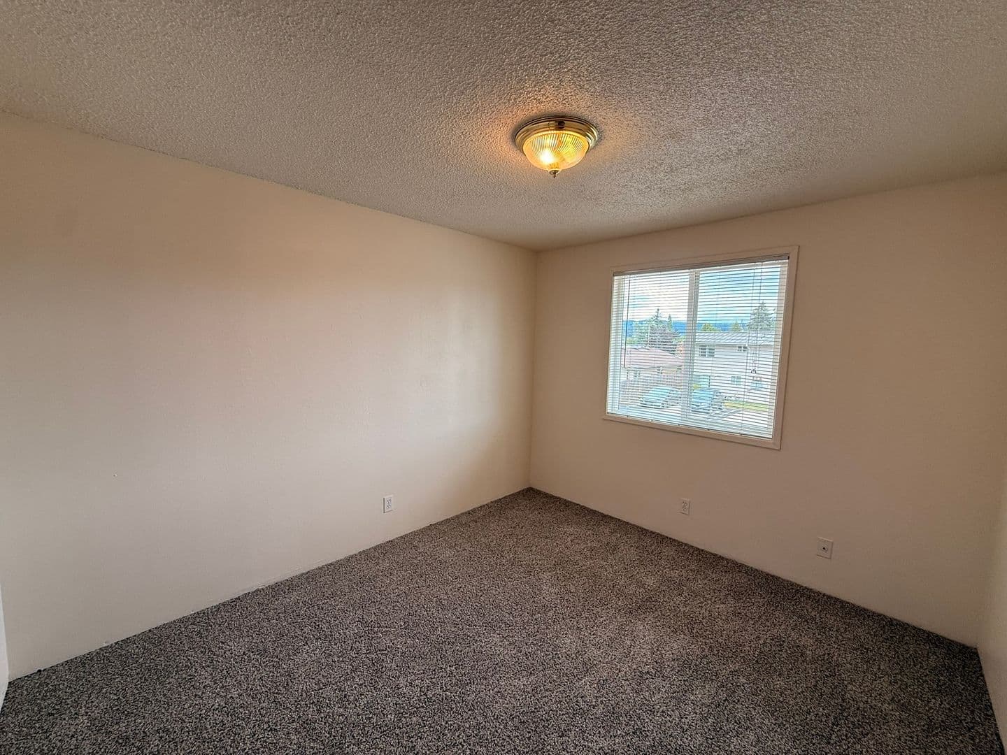 Creswell Apartment: 92 N 8th Street