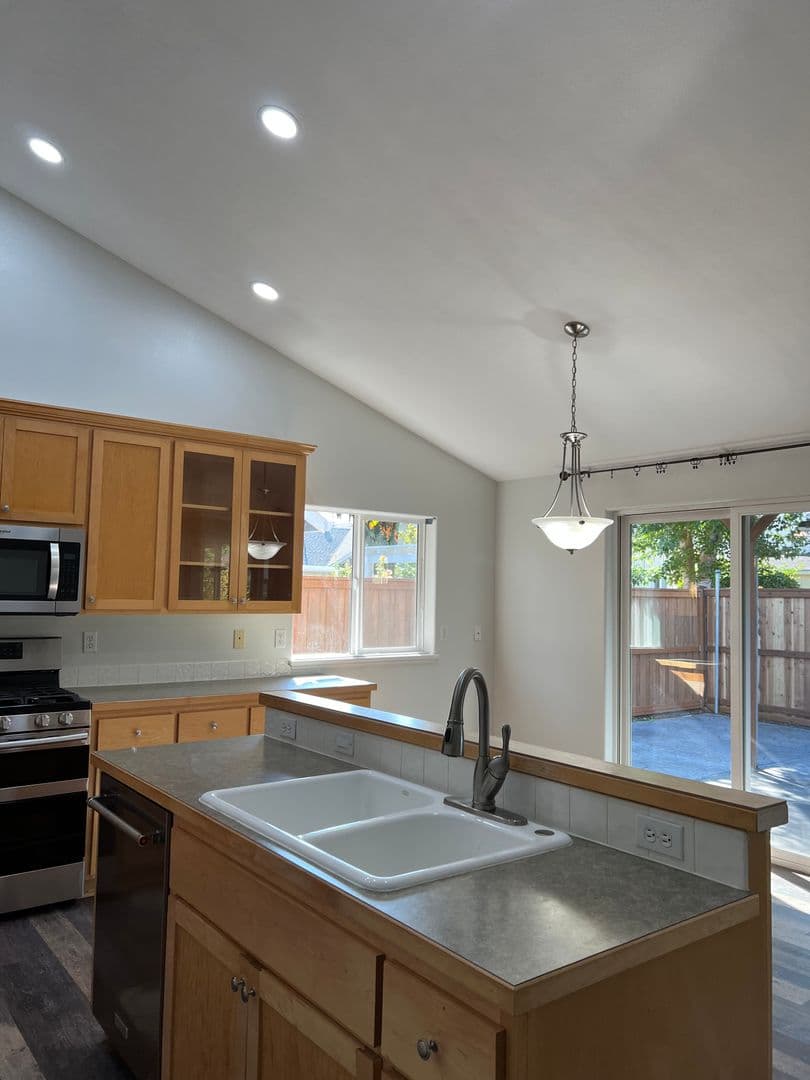 Eugene House: 5980 Kistler Lane