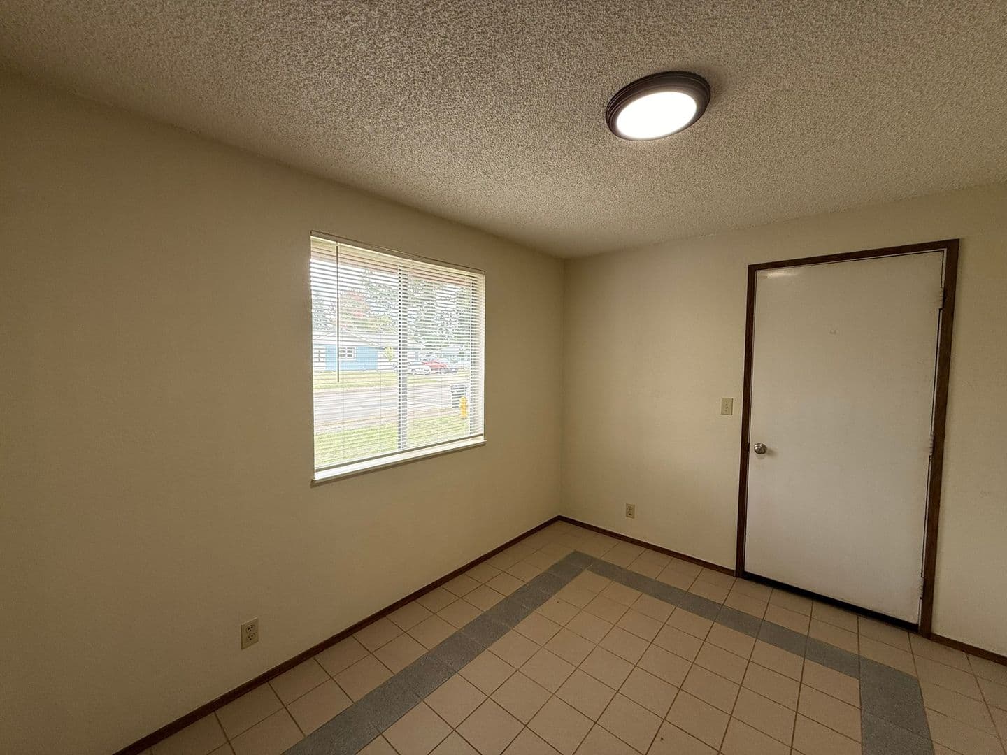 Veneta Apartment: 25116 Cheney Drive