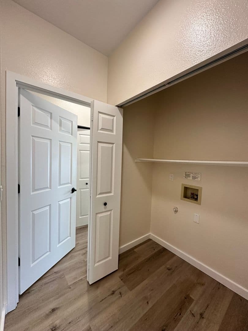 Springfield Apartment: 387 S 58th Street