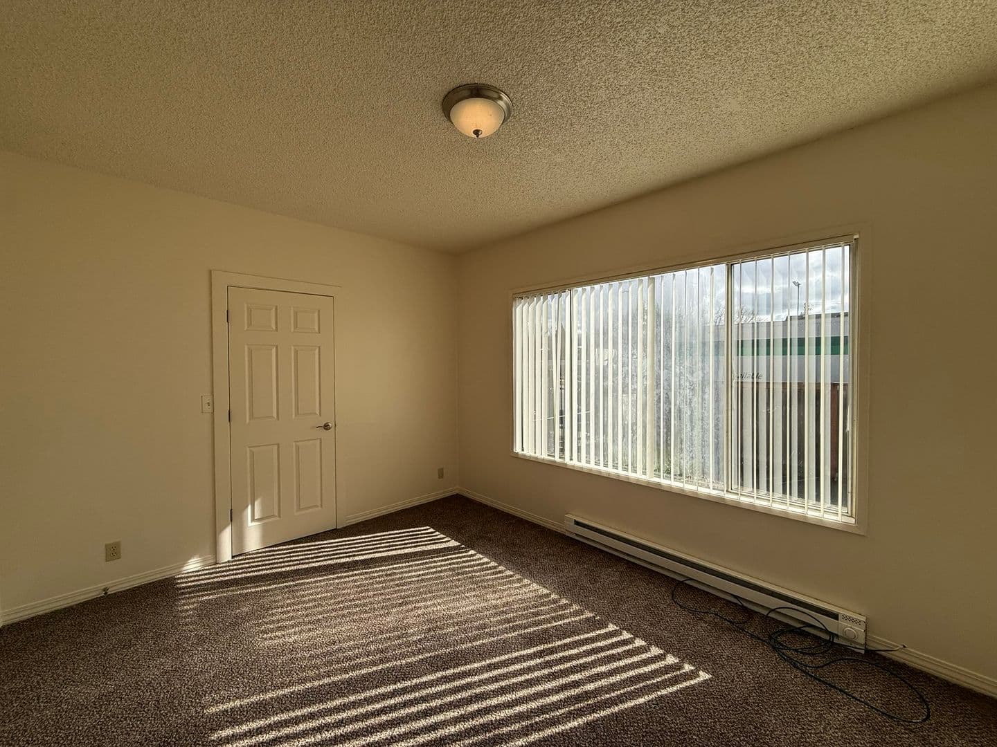Eugene Apartment: 771 W 7th Ave