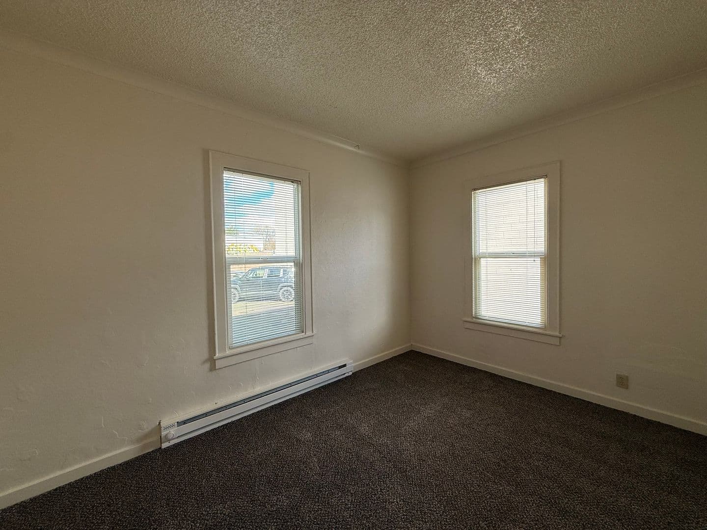 Eugene Apartment: 771 W 7th Ave