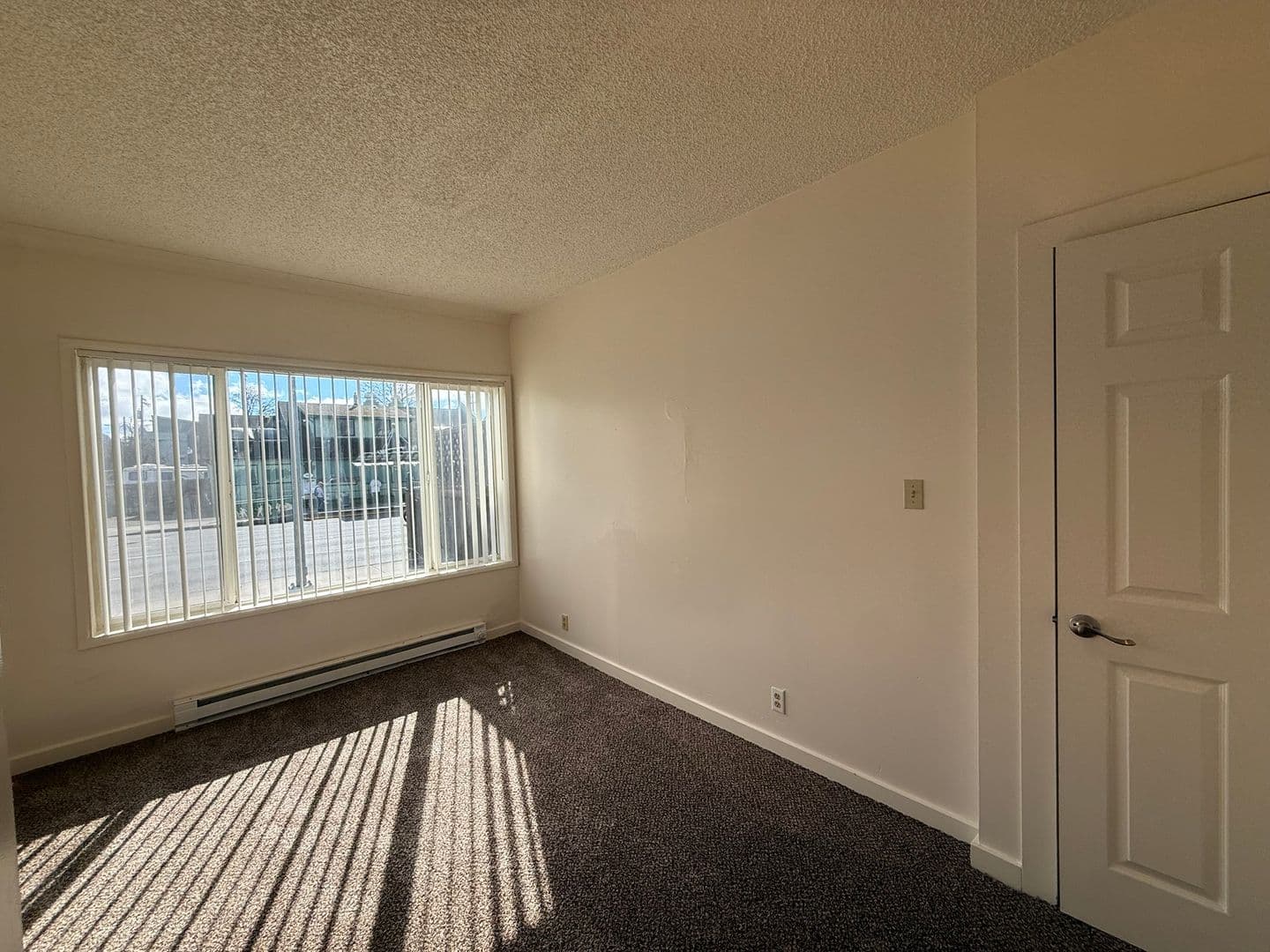 Eugene Apartment: 771 W 7th Ave