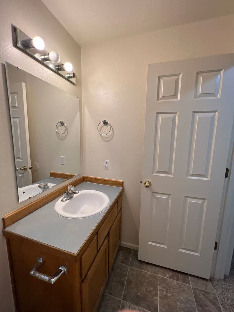 Eugene Apartment: 1622 W Broadway