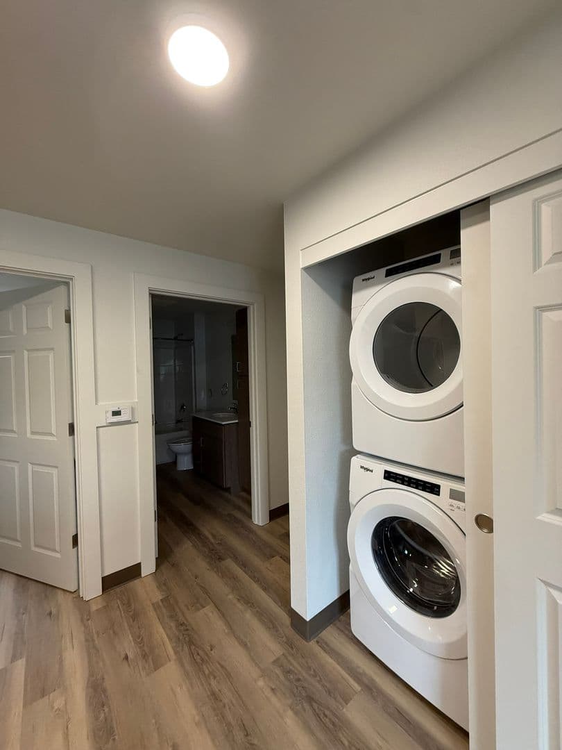 Springfield Apartment: 1888 5th Street