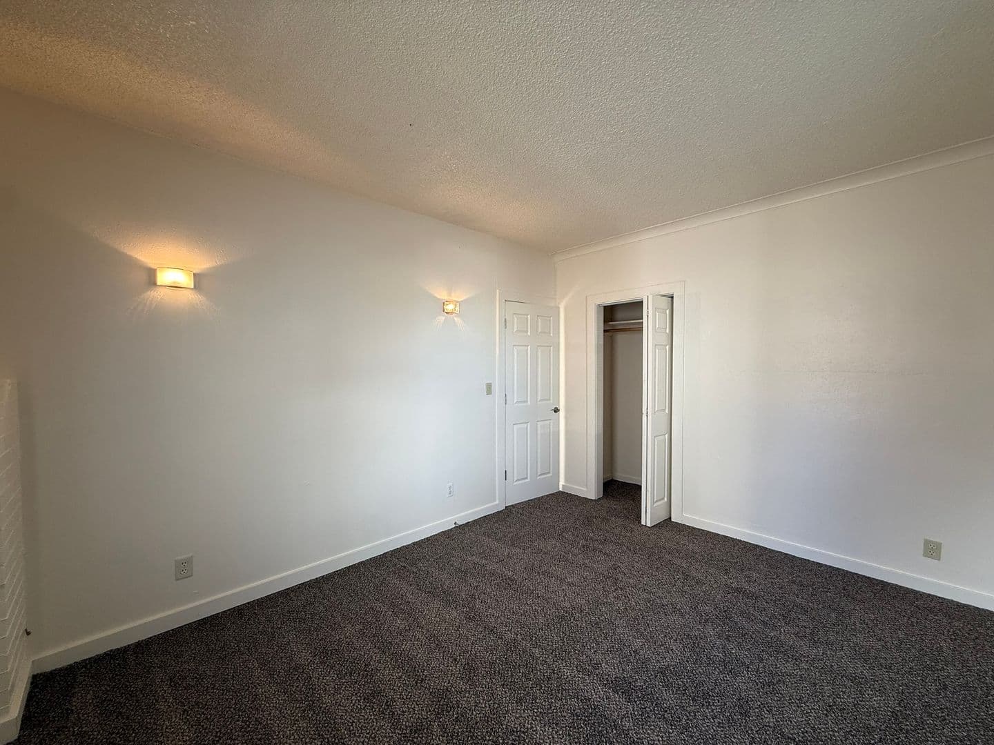 Eugene Apartment: 771 W 7th Ave