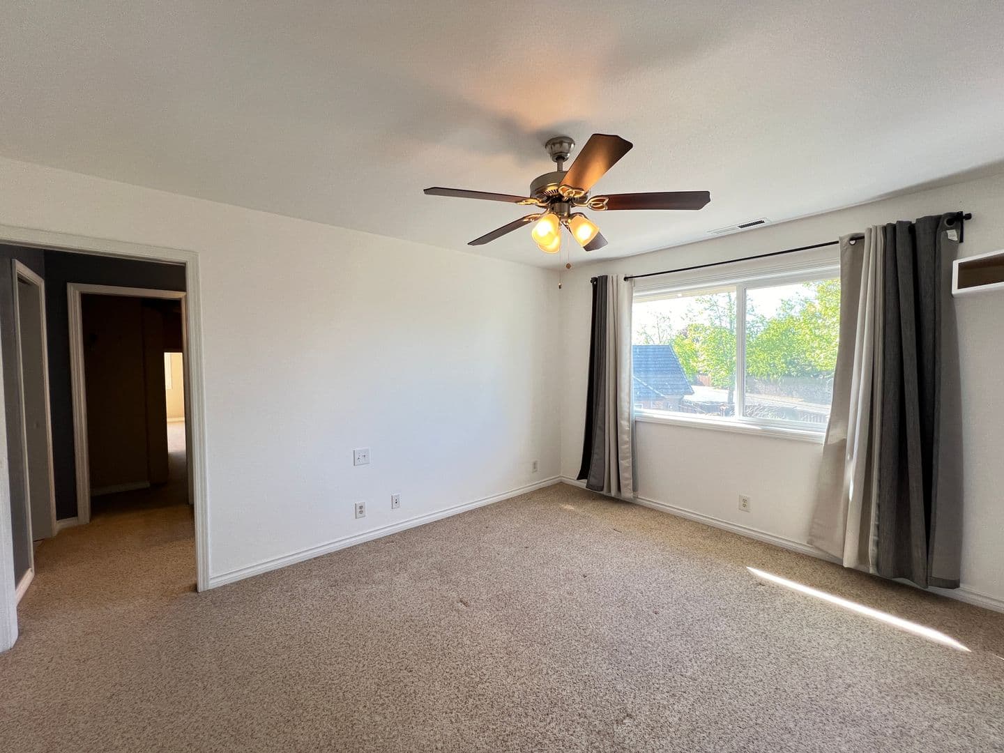 Eugene House: 1592 Kingston Way
