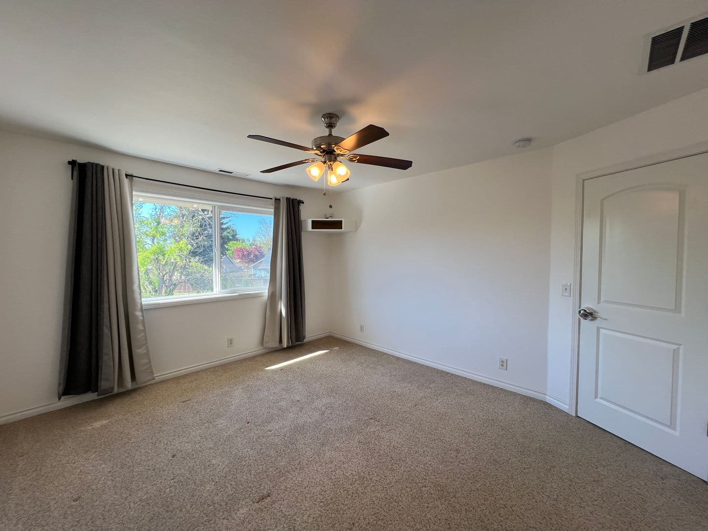 Eugene House: 1592 Kingston Way