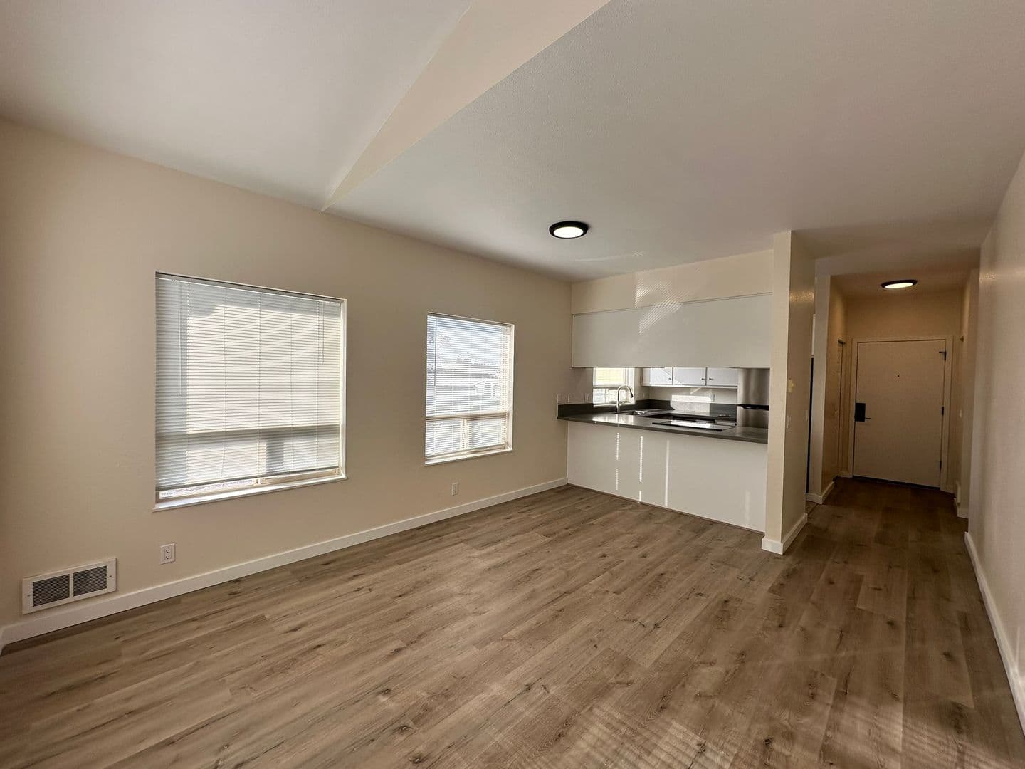 Springfield Apartment: 387 S 58th Street