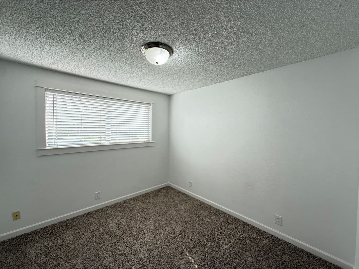 Eugene Apartment: 595 Mar Loop