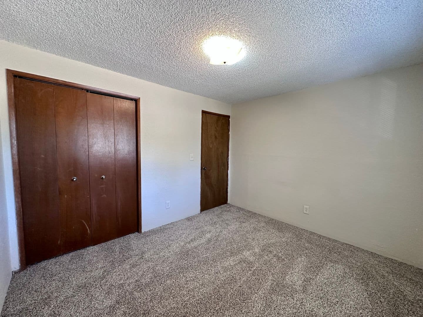 Springfield House: 970 S 55th Place