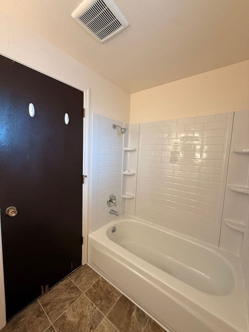 Creswell Apartment: 92 N 8th Street