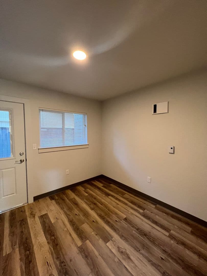 Springfield Apartment: 1866 5th Street