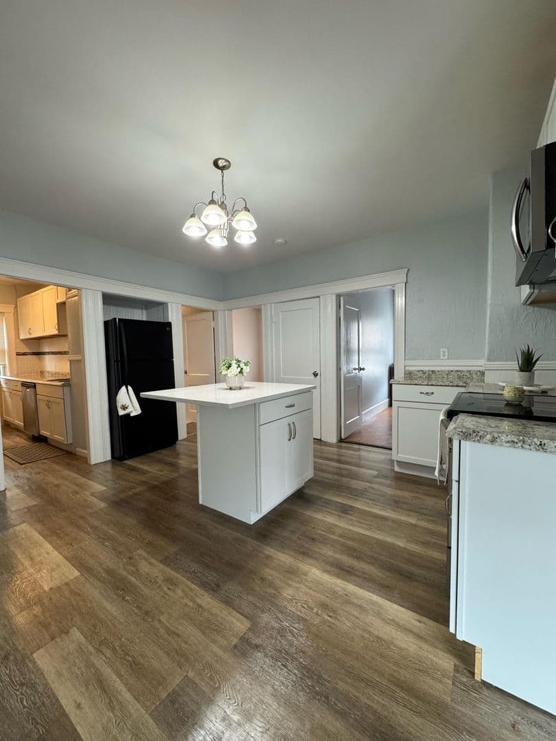 Webster Apartment: 50 Elm Street