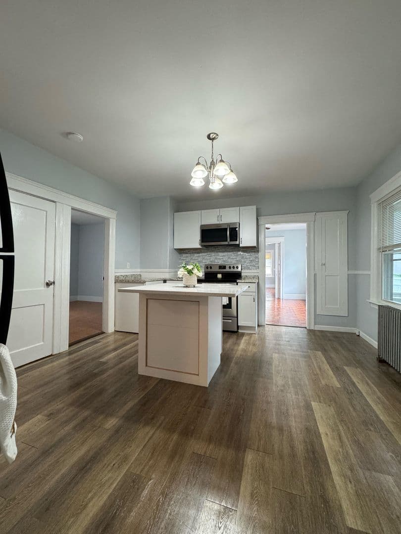 Webster Apartment: 50 Elm Street