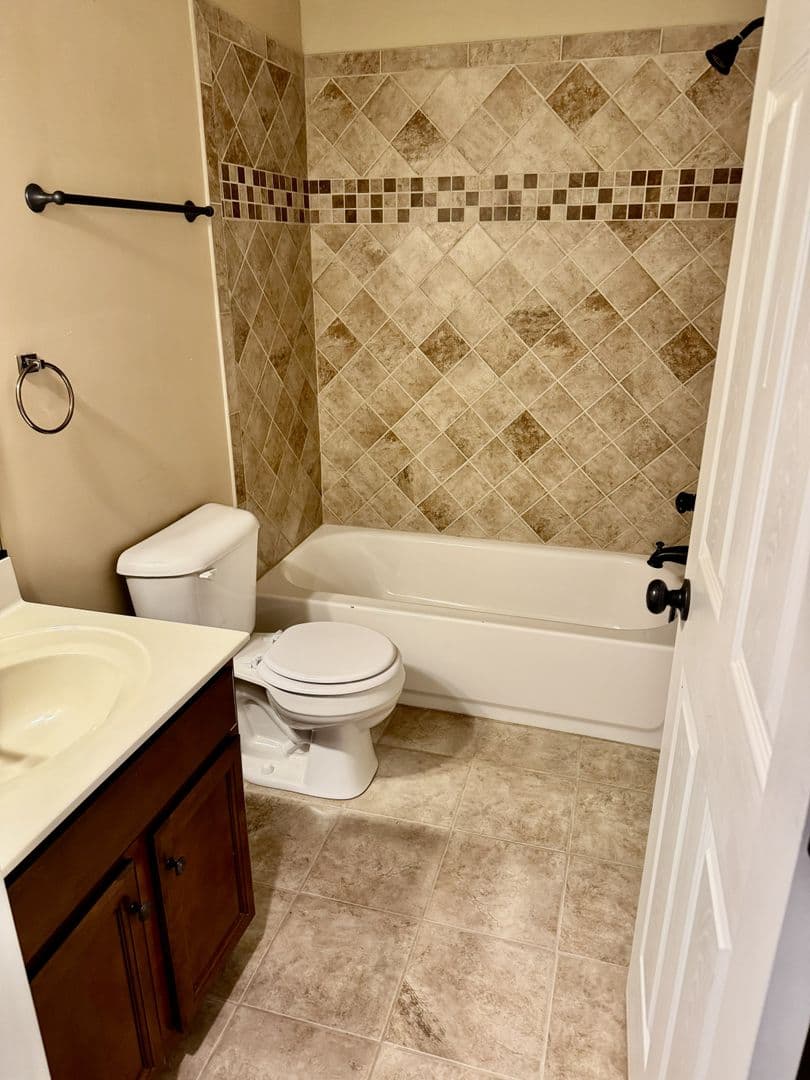 Midlothian House: 11713 Leiden Lane