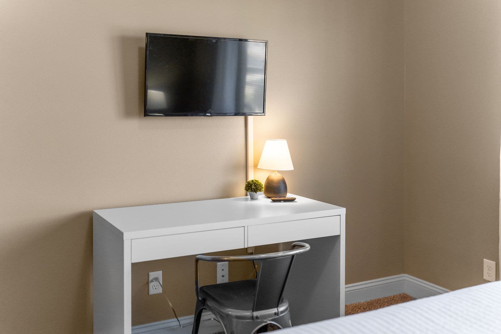 West Des Moines Apartment: 8350 Cascade Avenue