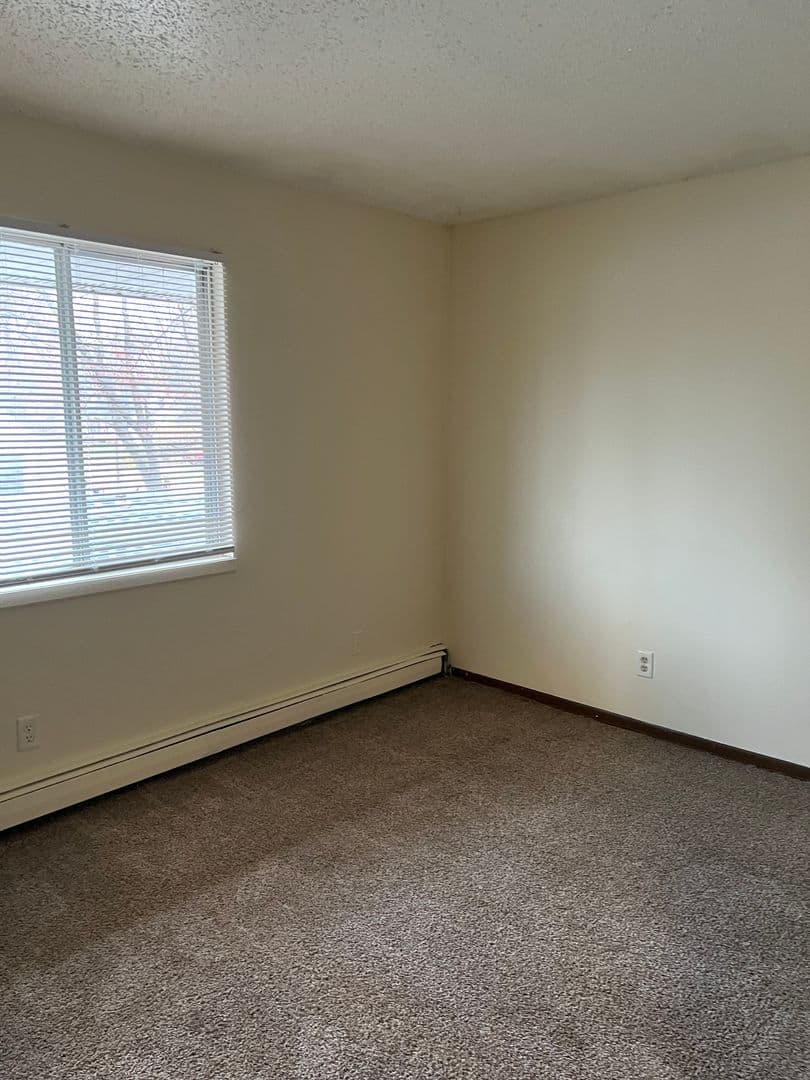 Des Moines Apartment: 6316 Urbandale Ave