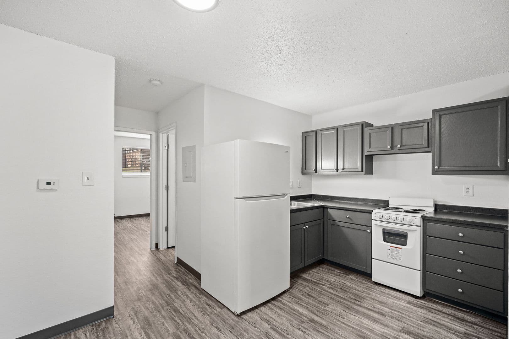 Des Moines Apartment: 2400 Hickman Rd