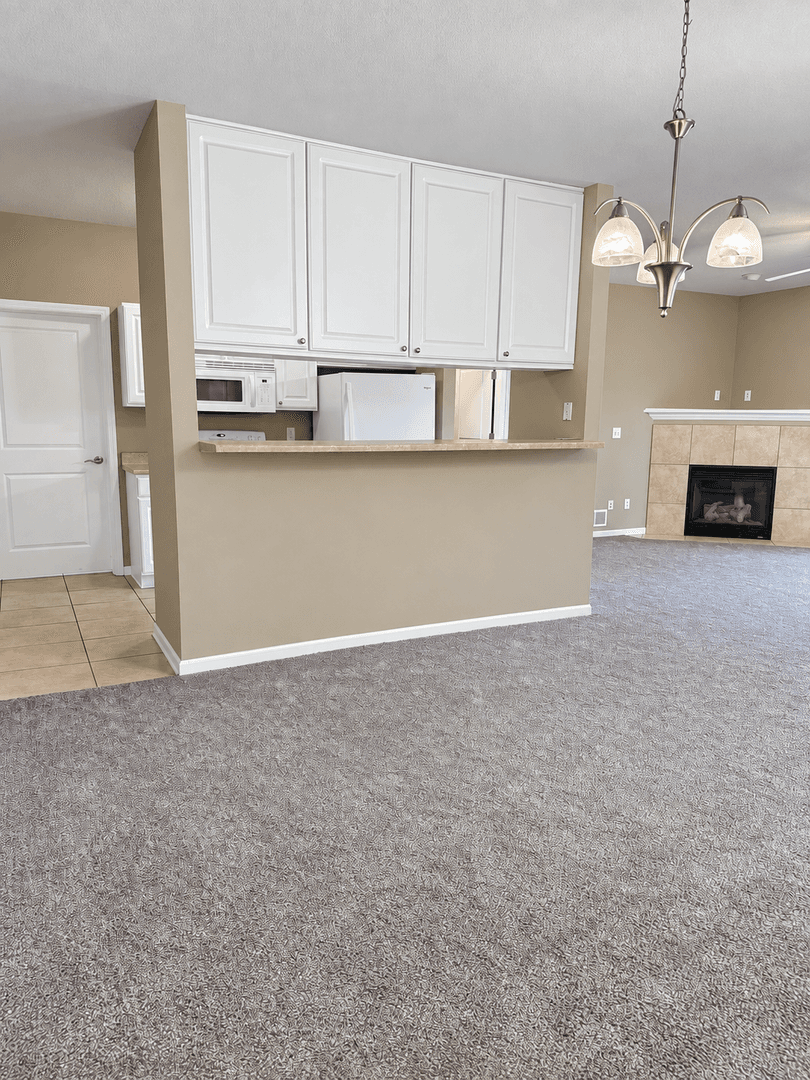 West Des Moines Apartment: 6350 Coachlight Drive