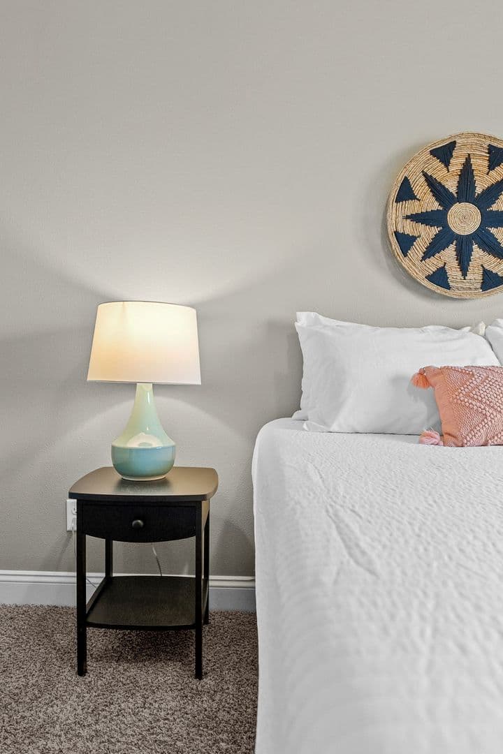 West Des Moines Apartment: 8350 Cascade Avenue
