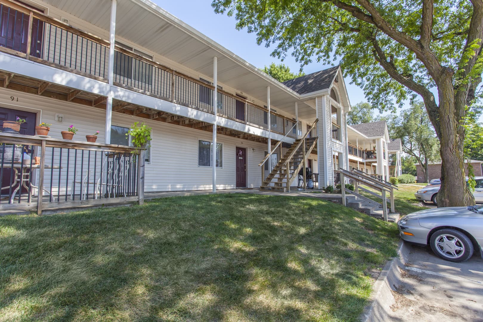 West Des Moines Apartment: 1813 Bennett Drive