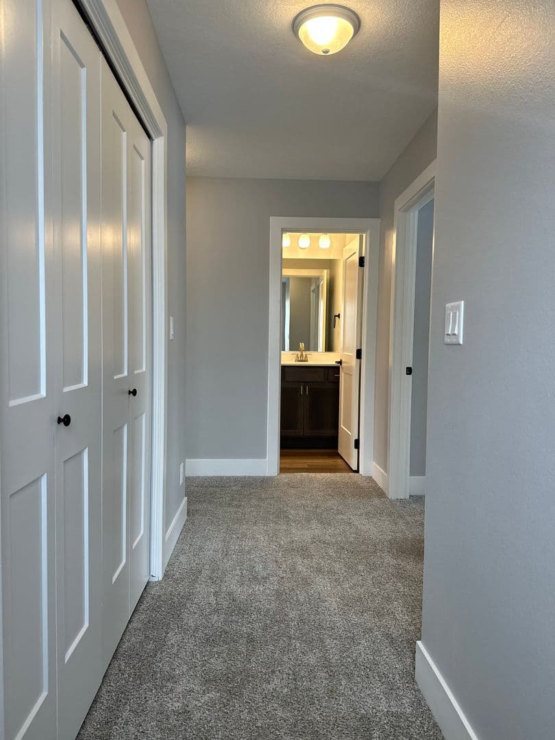 Creston Apartment: 701 West Adams