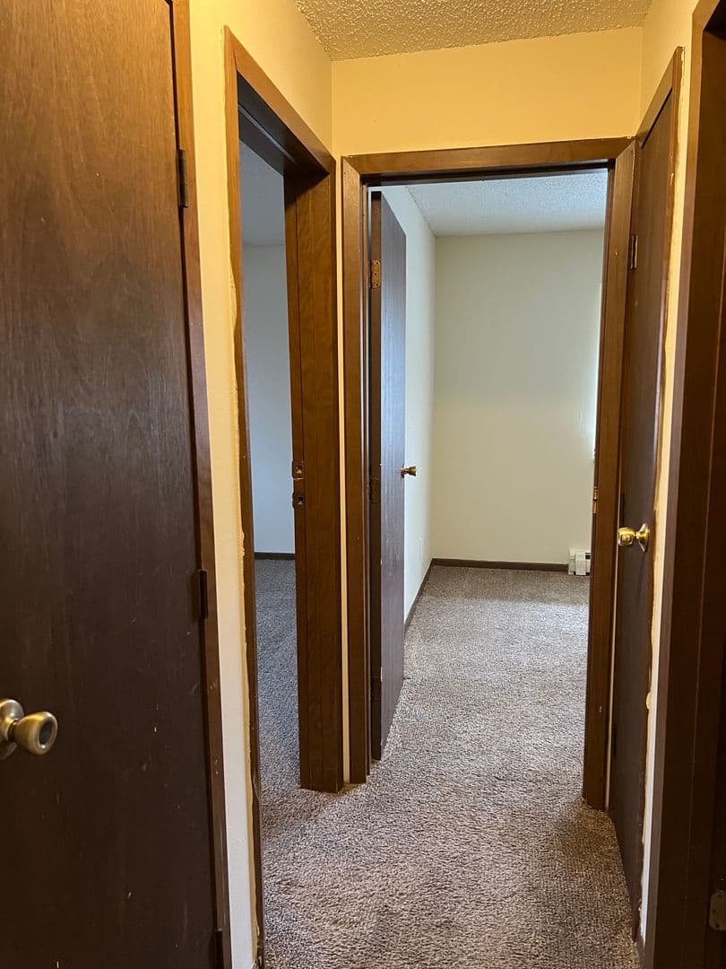 Des Moines Apartment: 6316 Urbandale Ave
