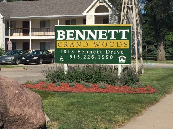 West Des Moines Apartment: 1813 Bennett Drive