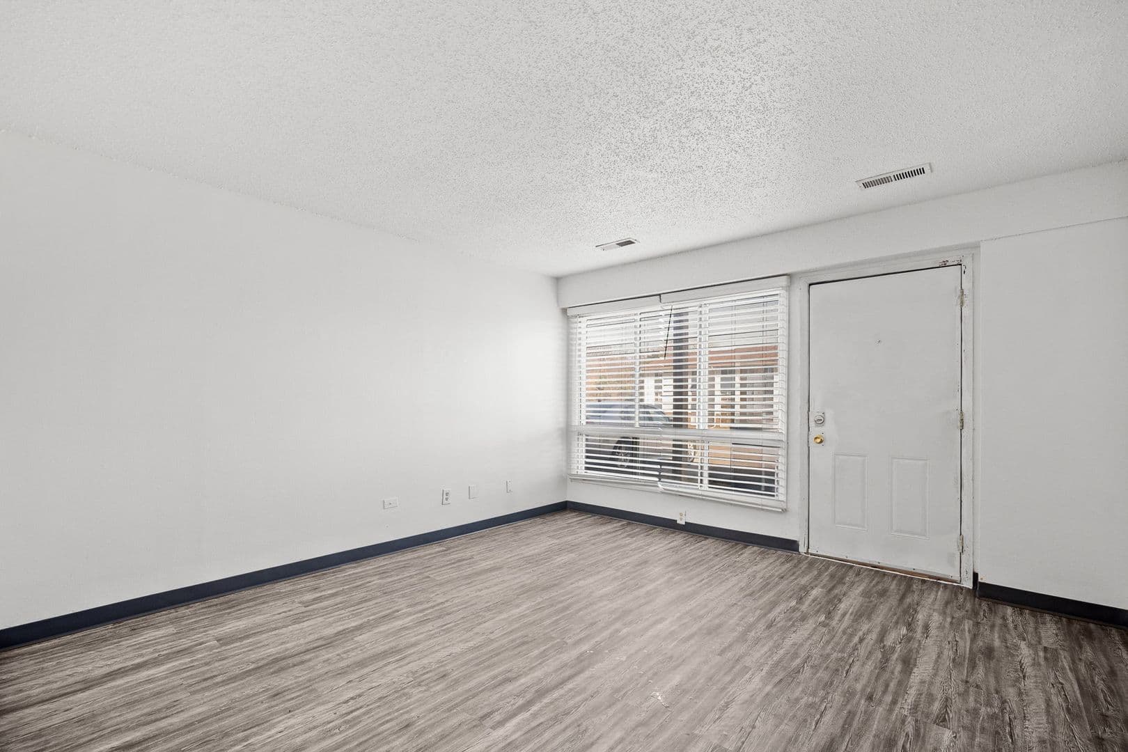 Des Moines Apartment: 2400 Hickman Rd