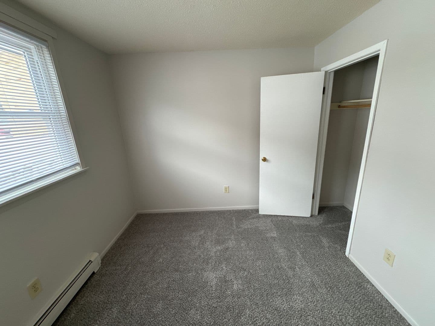 Des Moines Apartment: 1260 34th St