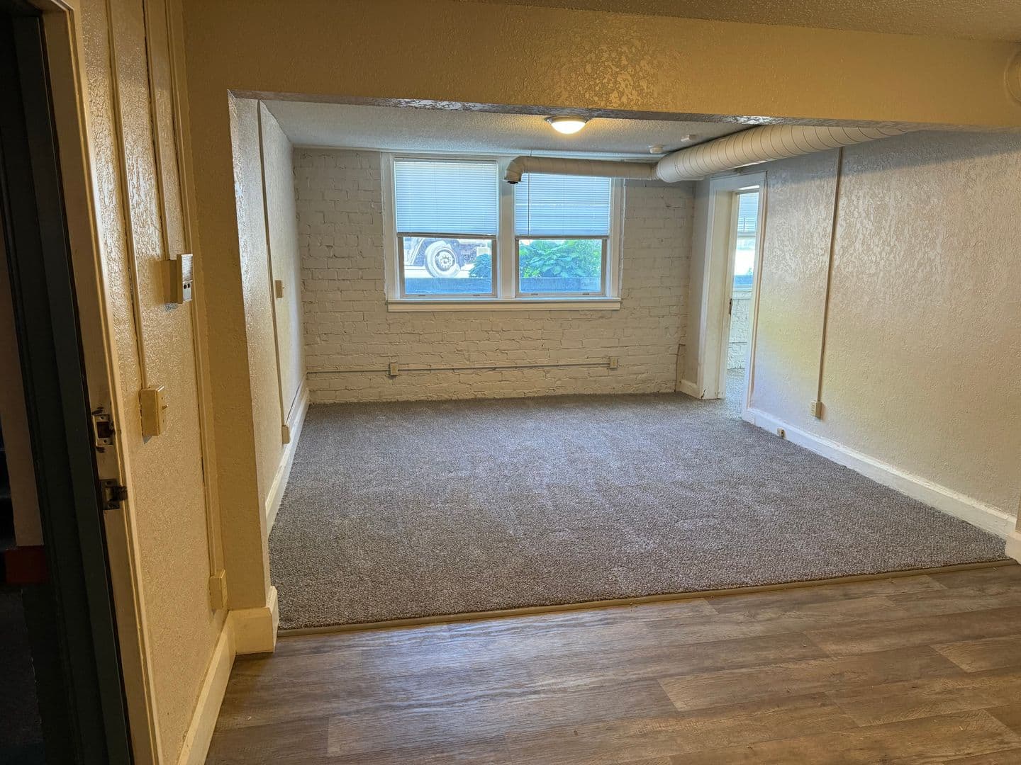Des Moines Apartment: 3519/3517 University Ave