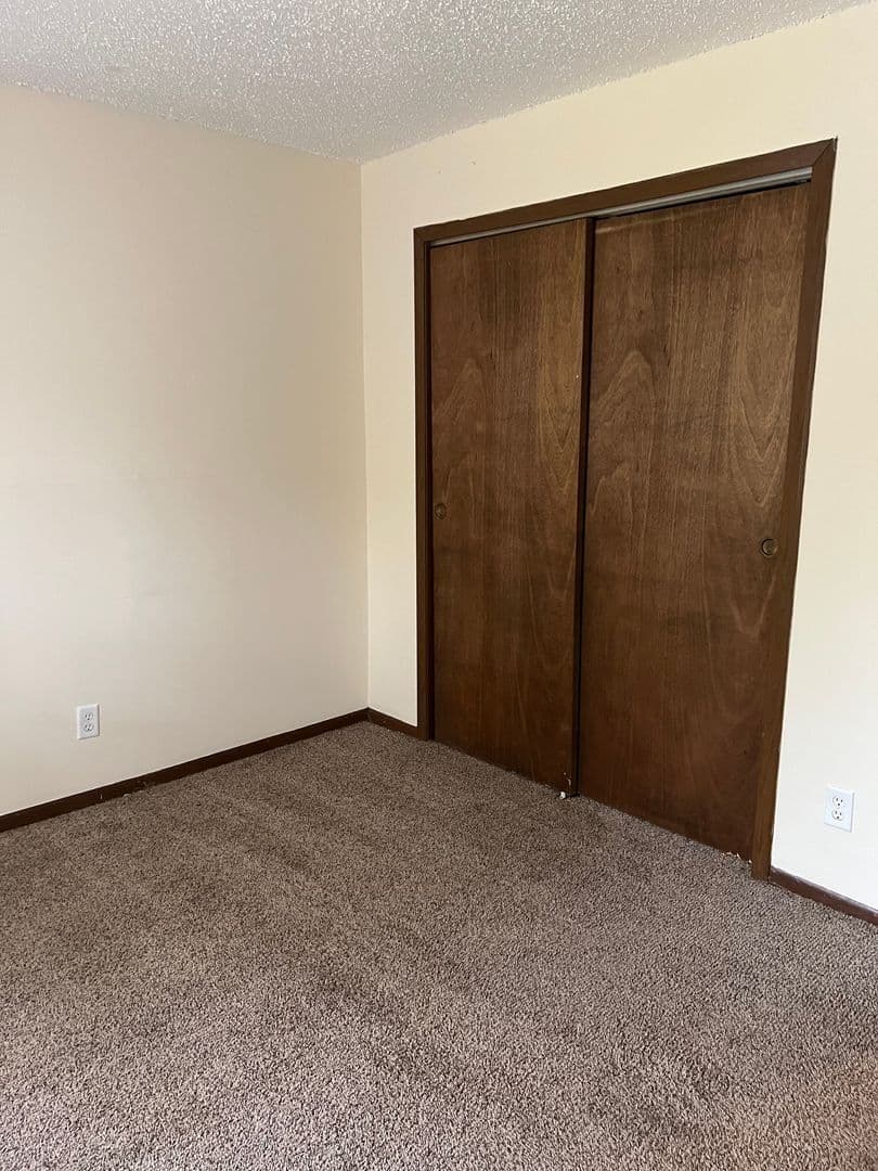 Des Moines Apartment: 6316 Urbandale Ave