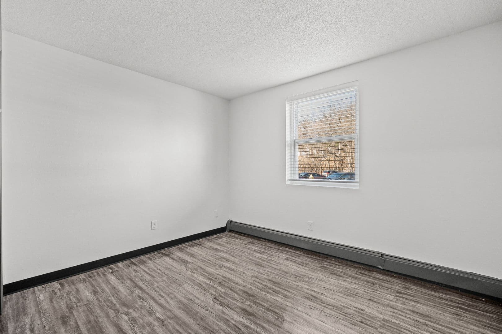 Des Moines Apartment: 2400 Hickman Rd