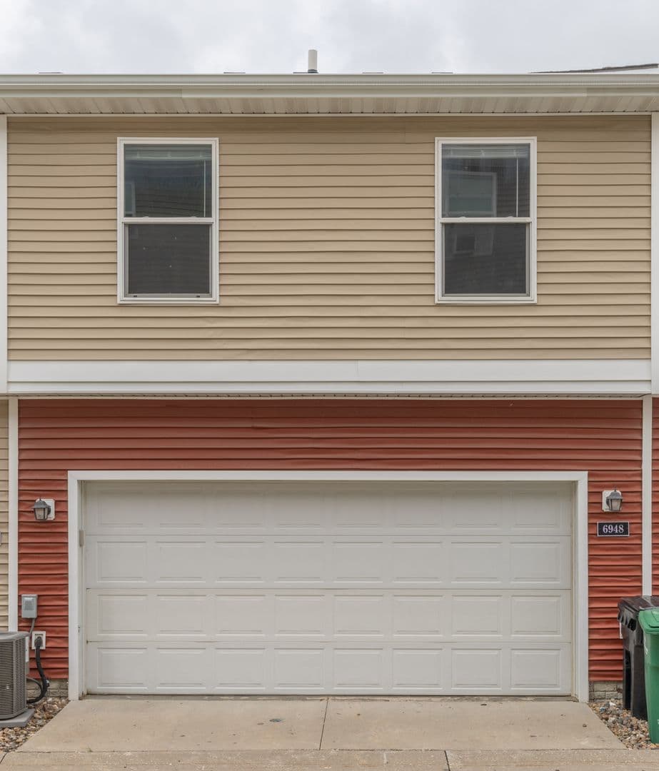 Johnston Townhome: 6813 Jack London DR