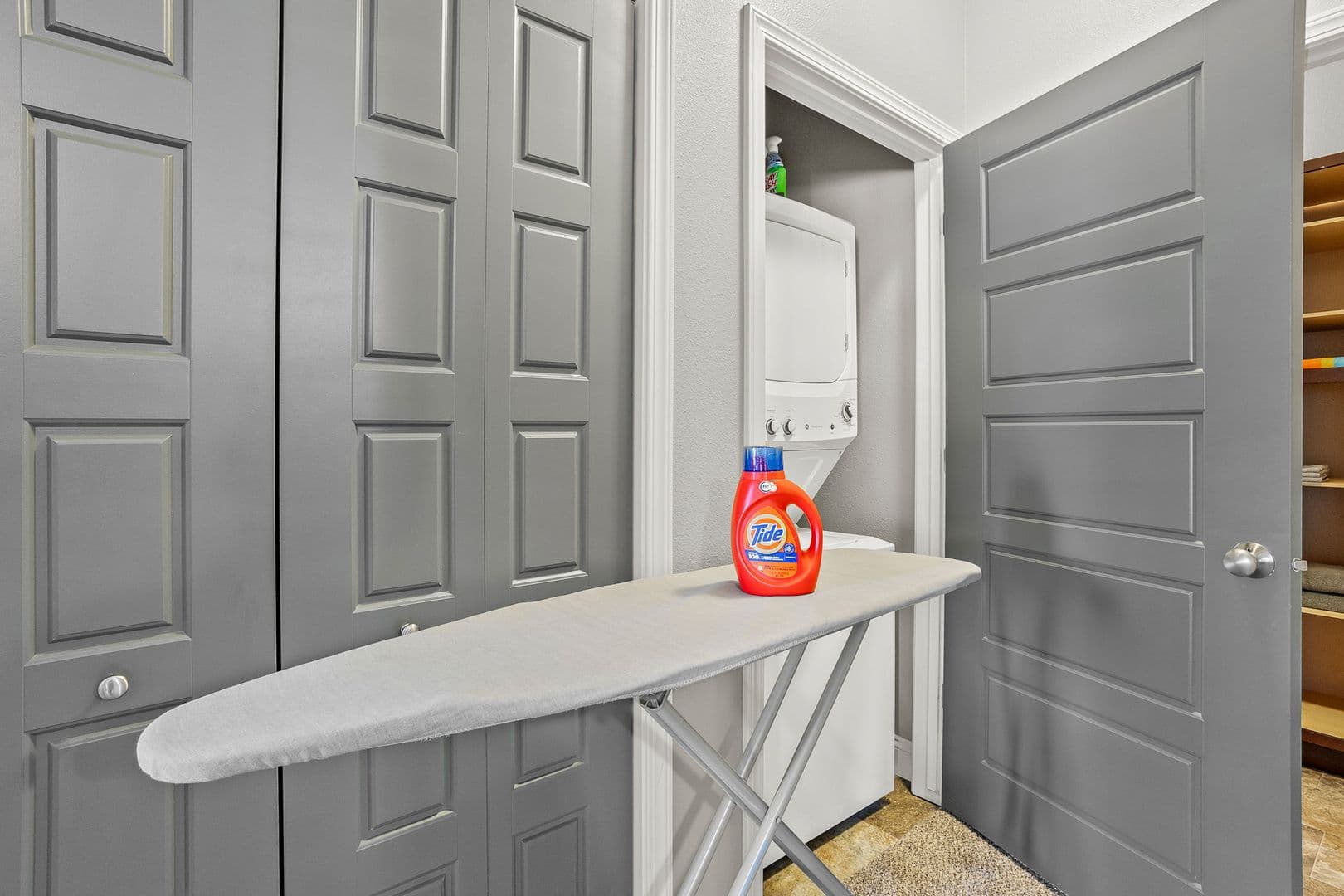 West Des Moines Apartment: 8350 Cascade Avenue